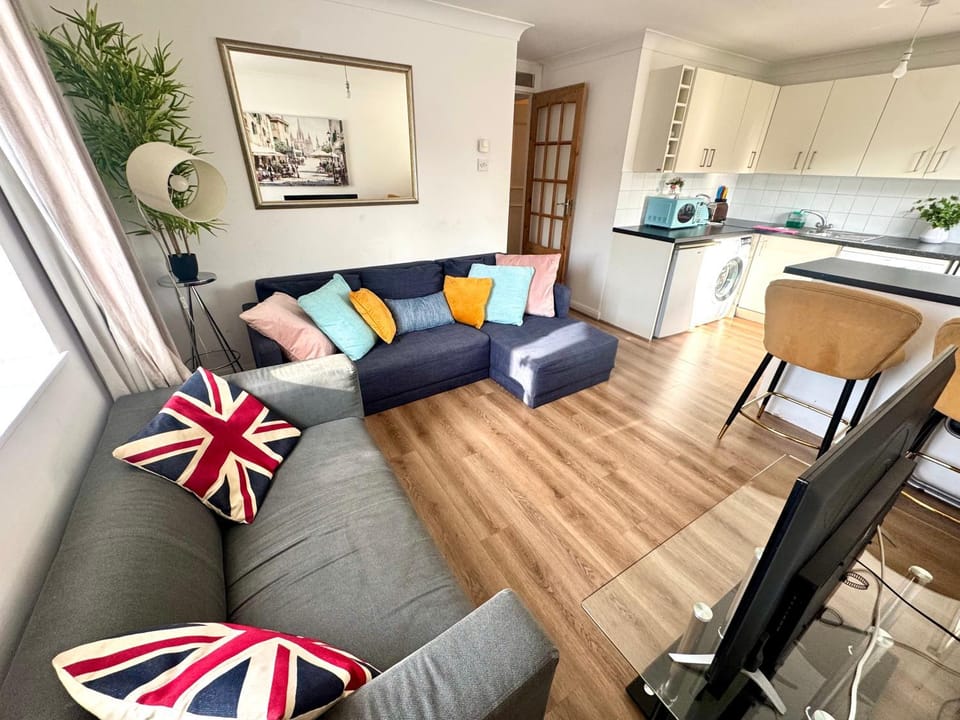 Private 2 beds flat Canada water Apartment in London Borough of Southwark