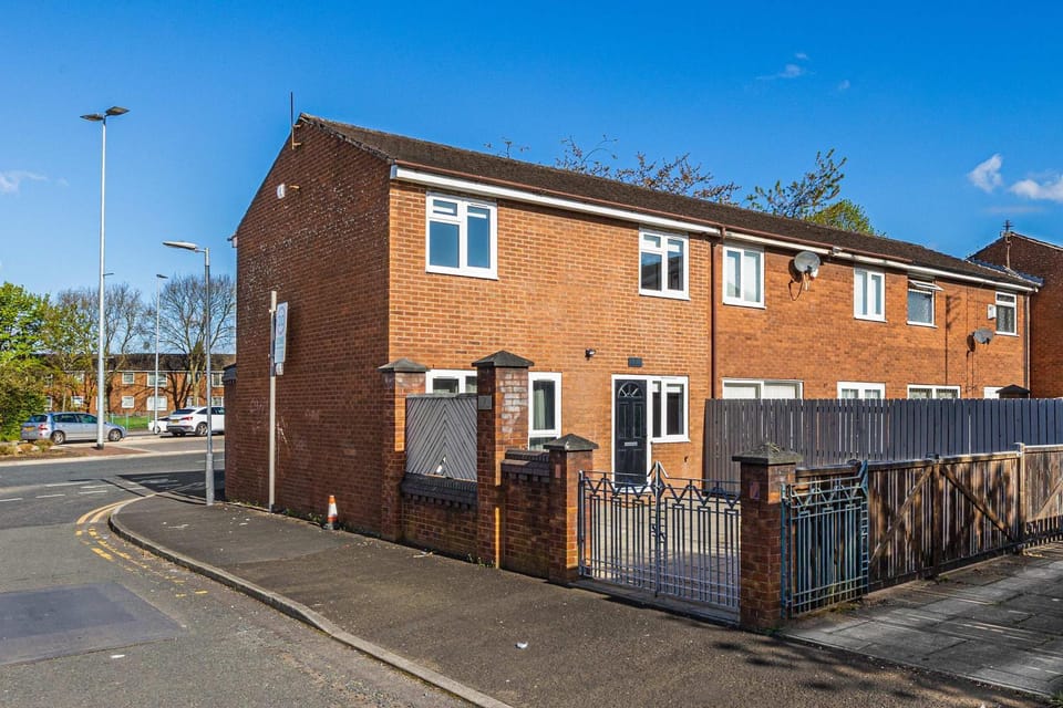 Free Parking The Quays- Sleeps 8 by Genesis Living House in Salford