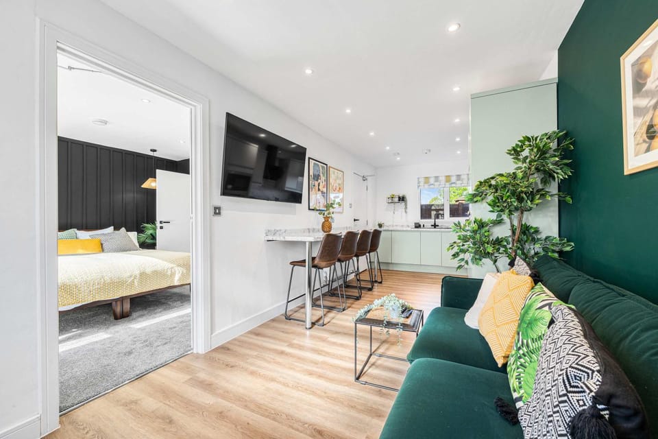 Free Parking The Quays- Sleeps 8 by Genesis Living House in Salford