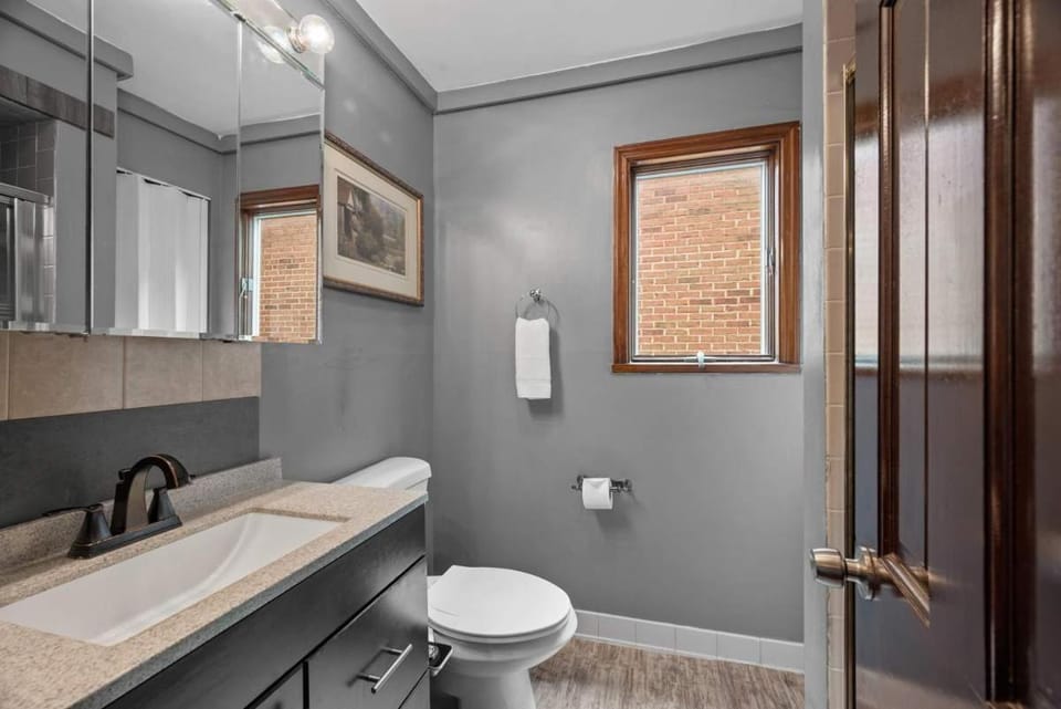 Breathtaking City View 1 Bed Stylish & Serene Apartment in Pittsburgh