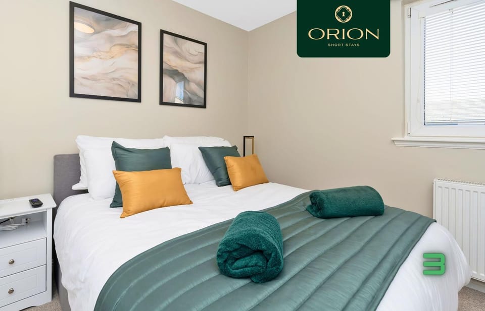 Bed, Photo of the whole room, Bedroom, internet, towels