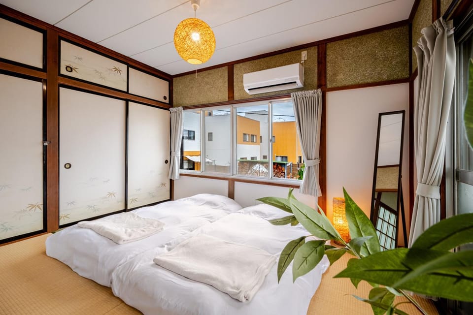 Photo of the whole room, Bedroom