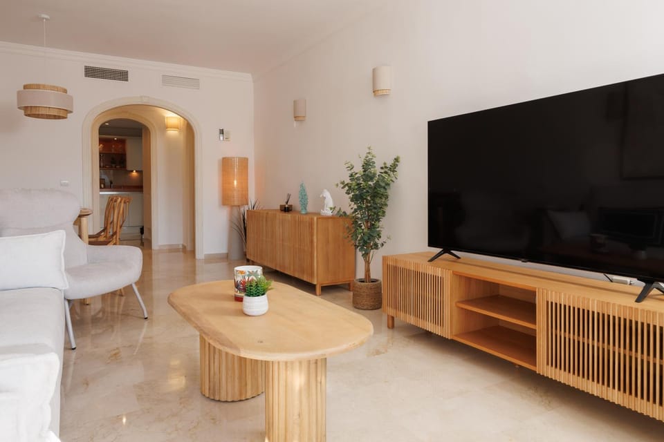 Communal lounge/ TV room, TV and multimedia, Living room, Seating area, Evening entertainment