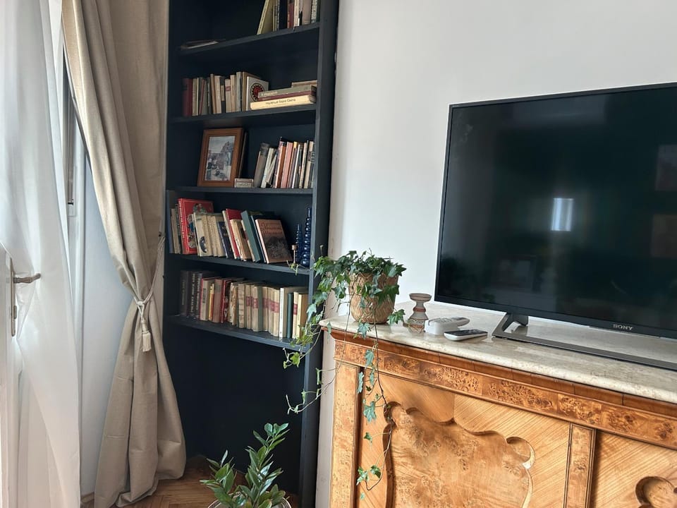 Communal lounge/ TV room, Library, TV and multimedia, Evening entertainment