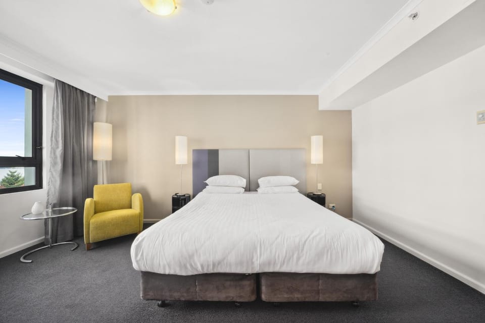 Bright Studio with Pool Access in Parramatta Apartment in Parramatta