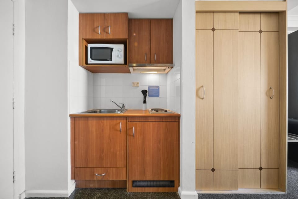 Bright Studio with Pool Access in Parramatta Apartment in Parramatta