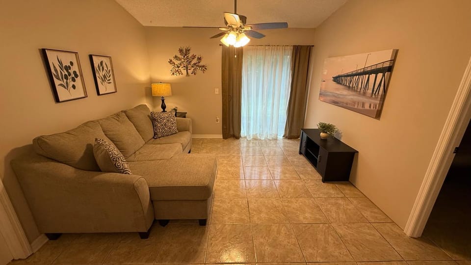 K11 Private Room with Smart TV Near Everything Vacation rental in Azalea Park