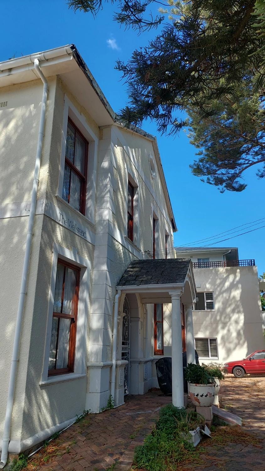 Property building, Facade/entrance, Day