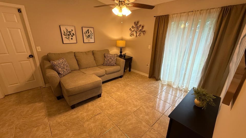L12 Private Room with Smart TV Near Everything Vacation rental in Azalea Park