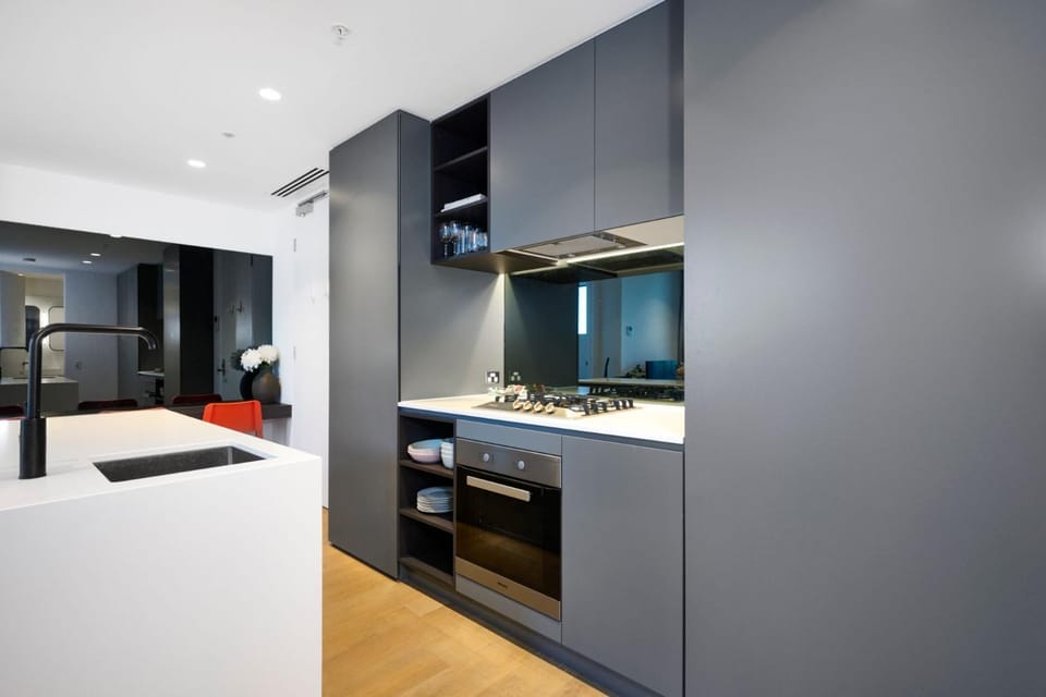Sweat & Soak - Elizabeth St Escape Apartment in Melbourne