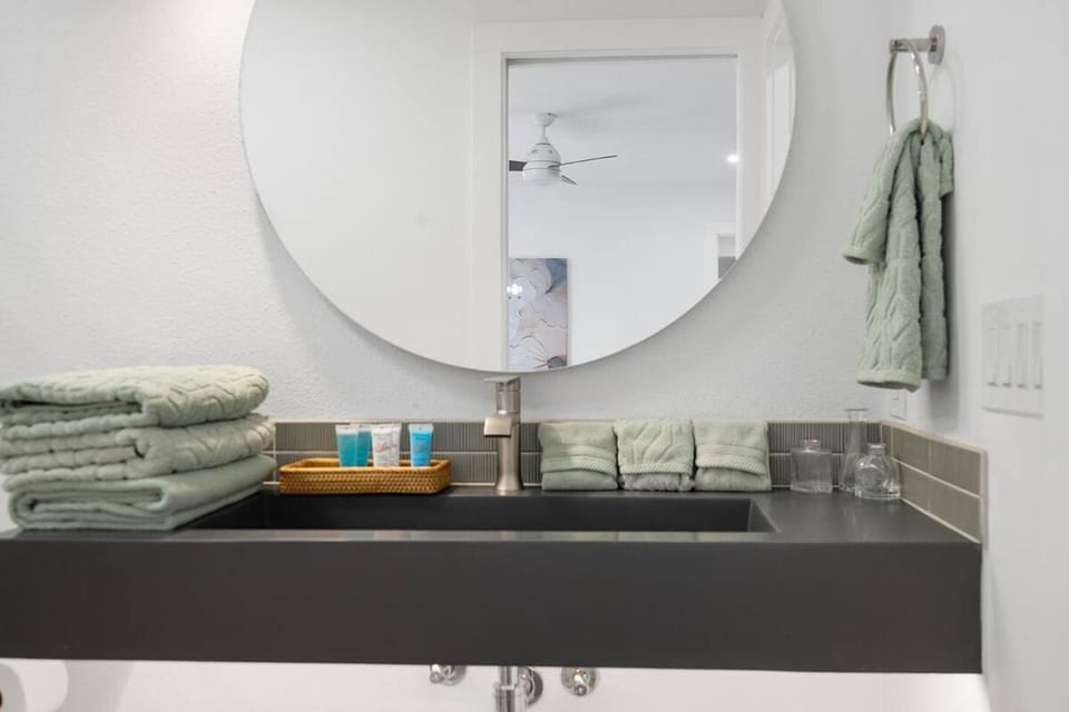 Bathroom, towels