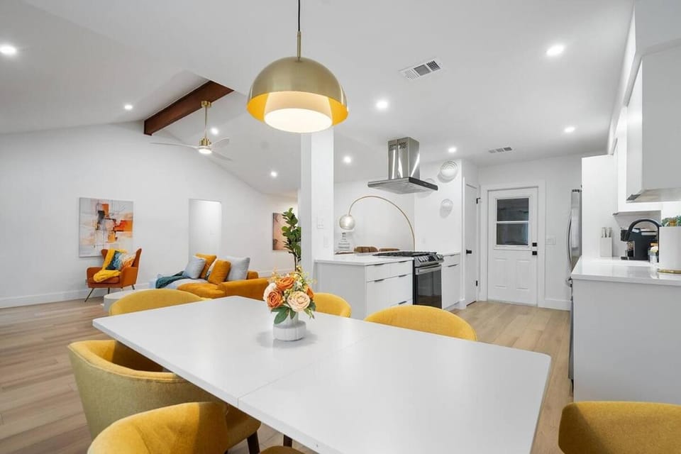 Kitchen or kitchenette, Living room, Seating area, Dining area, dishwasher, oven, stove