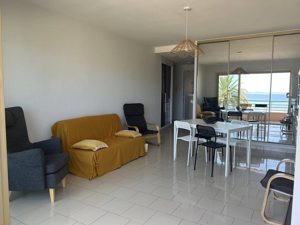 Appartement 3 Pièces Climatisé, Vue Mer, Centre-Ville Le Lavandou - FR-1-251-863 Apartment in Le Lavandou