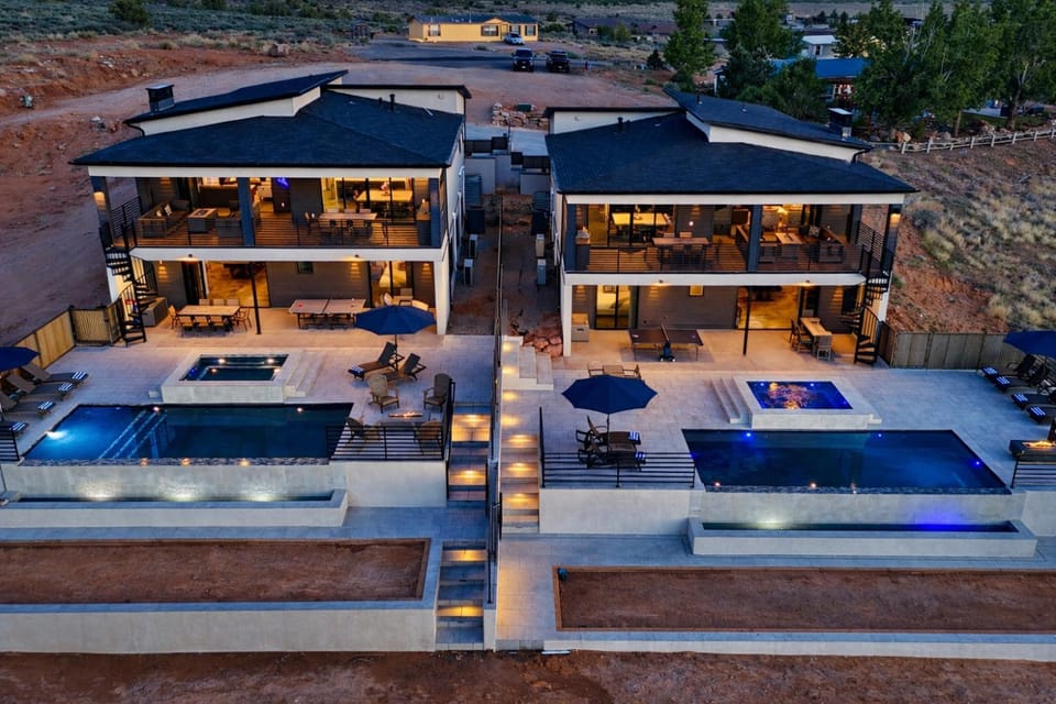 Exclusive Retreats Desert Vista Retreat- Moab Estate for Large Groups- Pool, Spa House in Spanish Valley