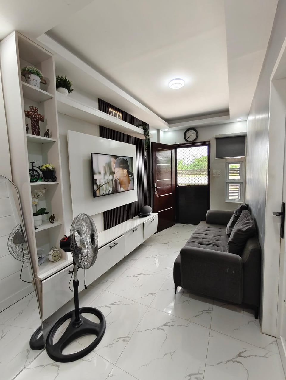 Communal lounge/ TV room, TV and multimedia, Living room, Seating area