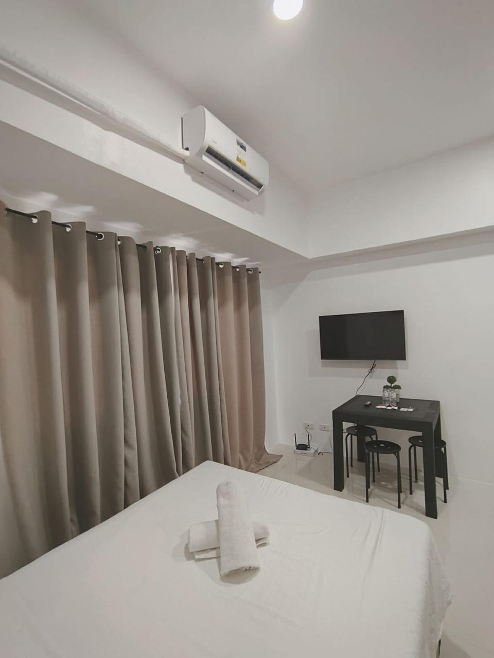 Communal lounge/ TV room, Bed, TV and multimedia, Bedroom