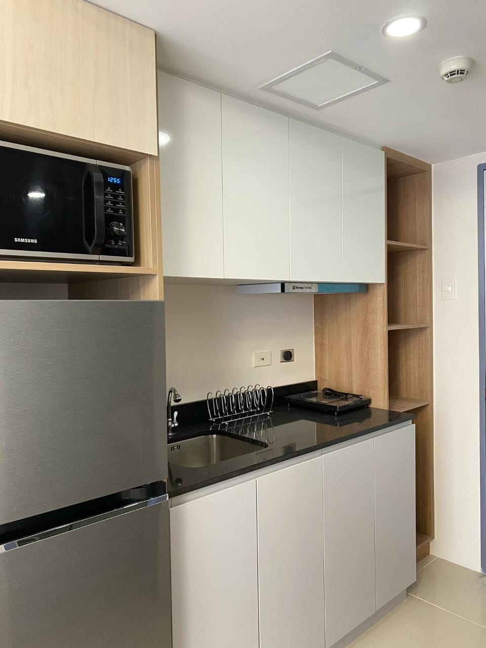 Kitchen or kitchenette, oven, stove