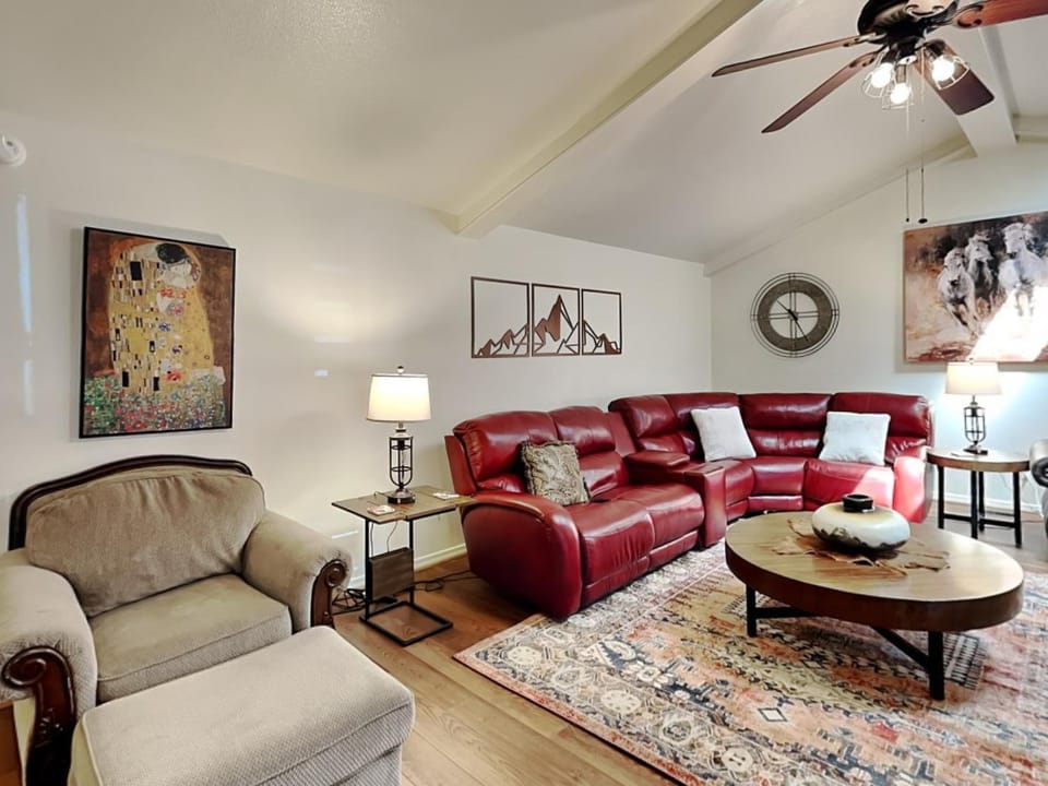 Living room, Seating area, furniture