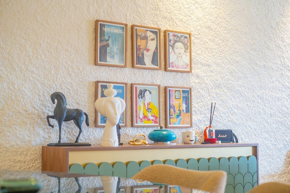 Living room, Decorative detail, Seating area, Dining area