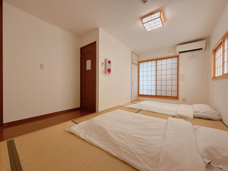 Bed, Photo of the whole room, Bedroom, air conditioner