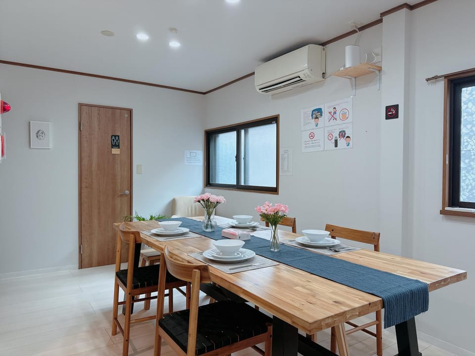 Seating area, Dining area, air conditioner