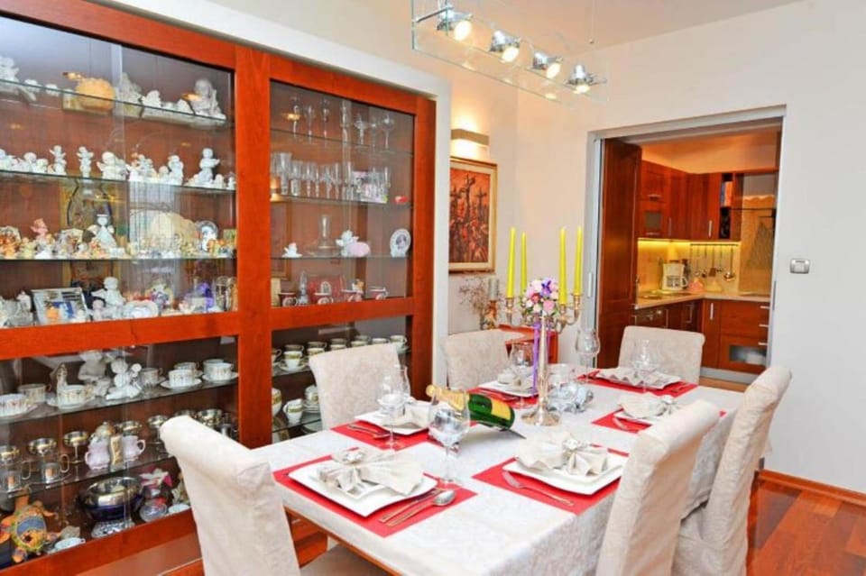 Property building, Seating area, Dining area