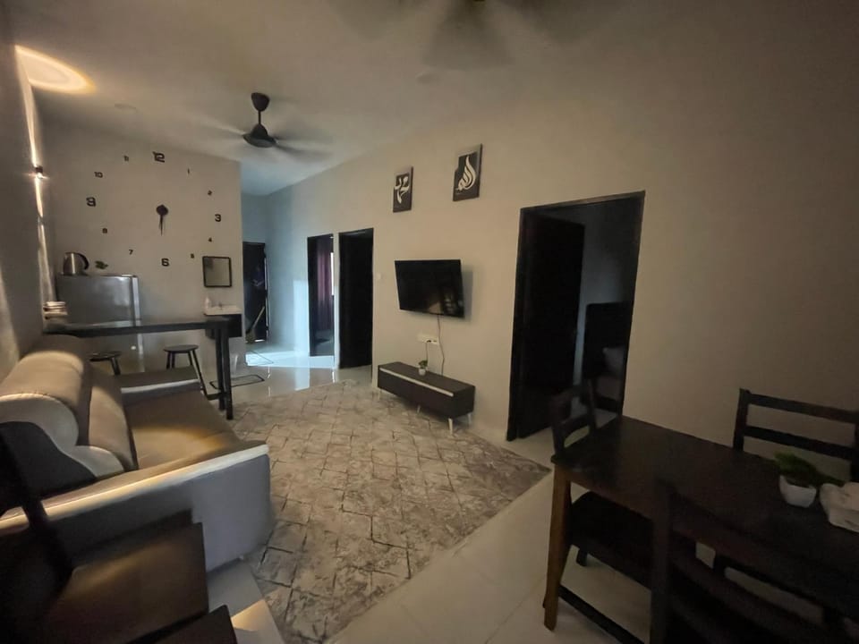 Communal lounge/ TV room, TV and multimedia, Kitchen or kitchenette, Living room, Seating area, Dining area