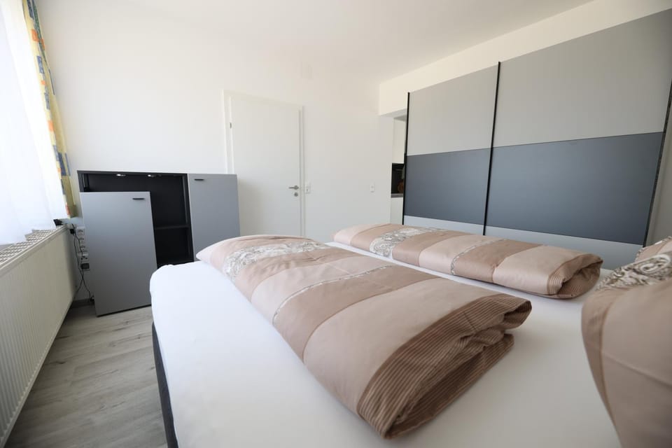 Bed, Bedroom, wardrobe
