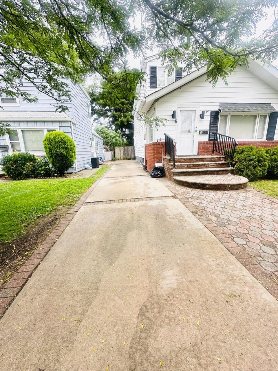 Comfortable 4-BR Family Home with Ample Parking Apartment in Lynbrook