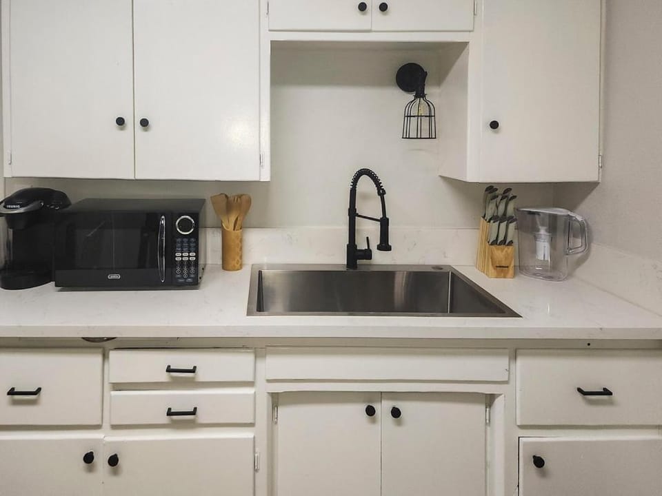 Relaxing Cozy Back House with Backyard Apartment in Upland