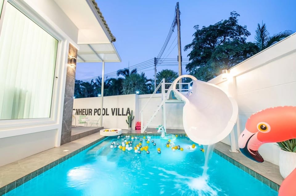 Pool view, Swimming pool