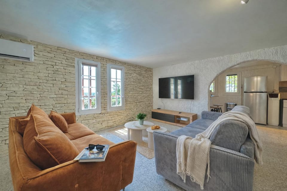 Les Hauts de Bezouce, Calme, Espace et Jeux Bed and Breakfast in Provence-Alpes-Côte d'Azur
