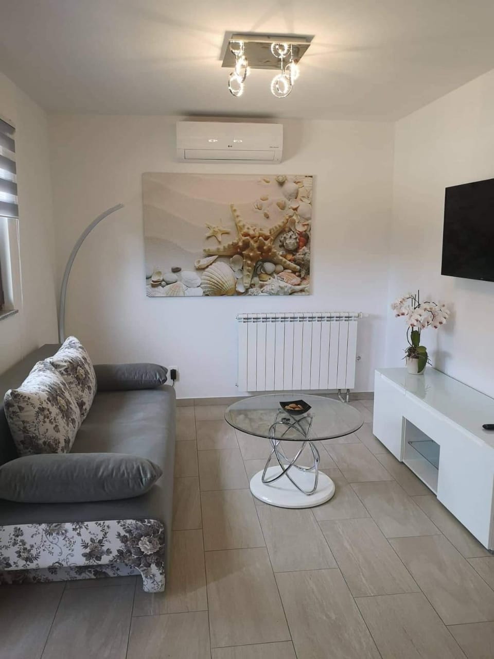 TV and multimedia, Living room, Seating area, internet