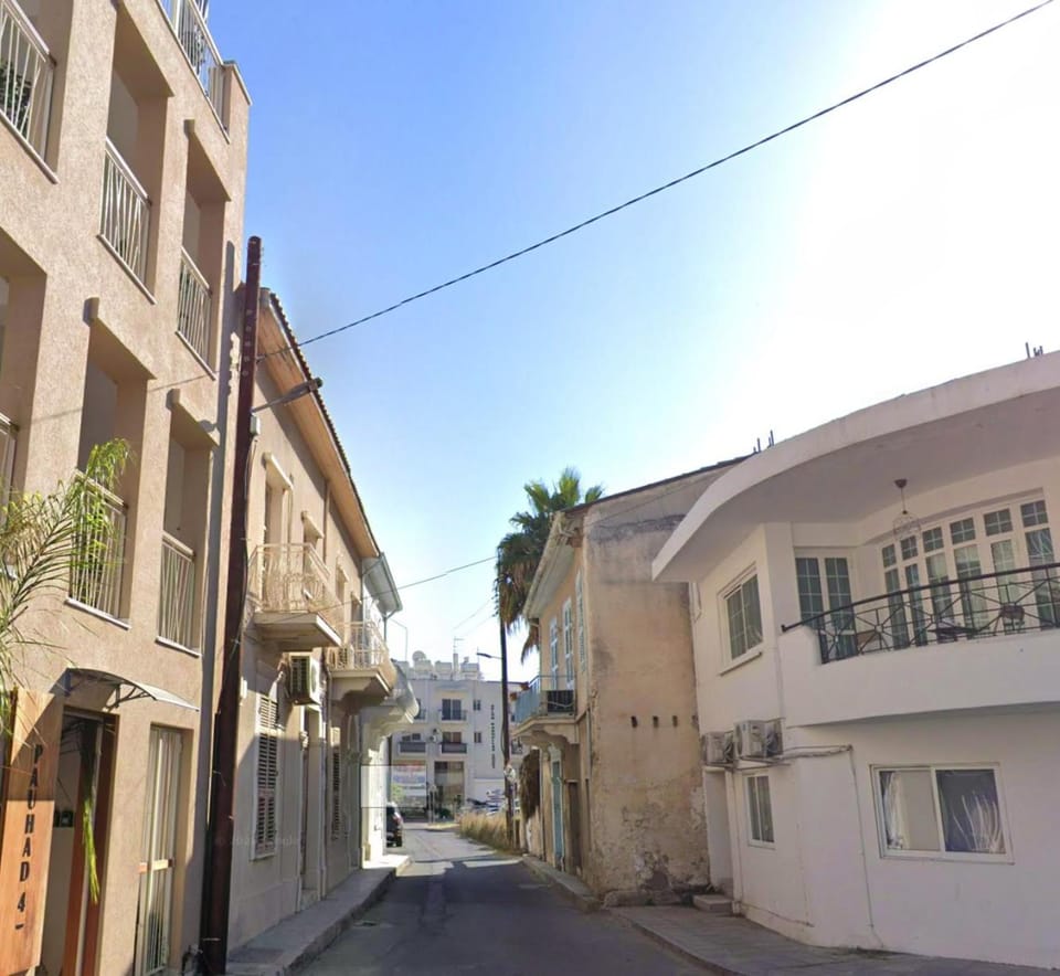 Neighbourhood, Street view, Location