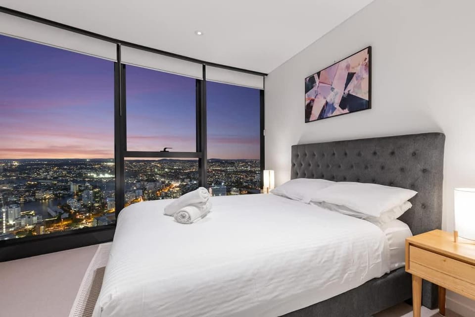 HUGE 3bed 3Bath Skyhigh view Apartment in Kangaroo Point
