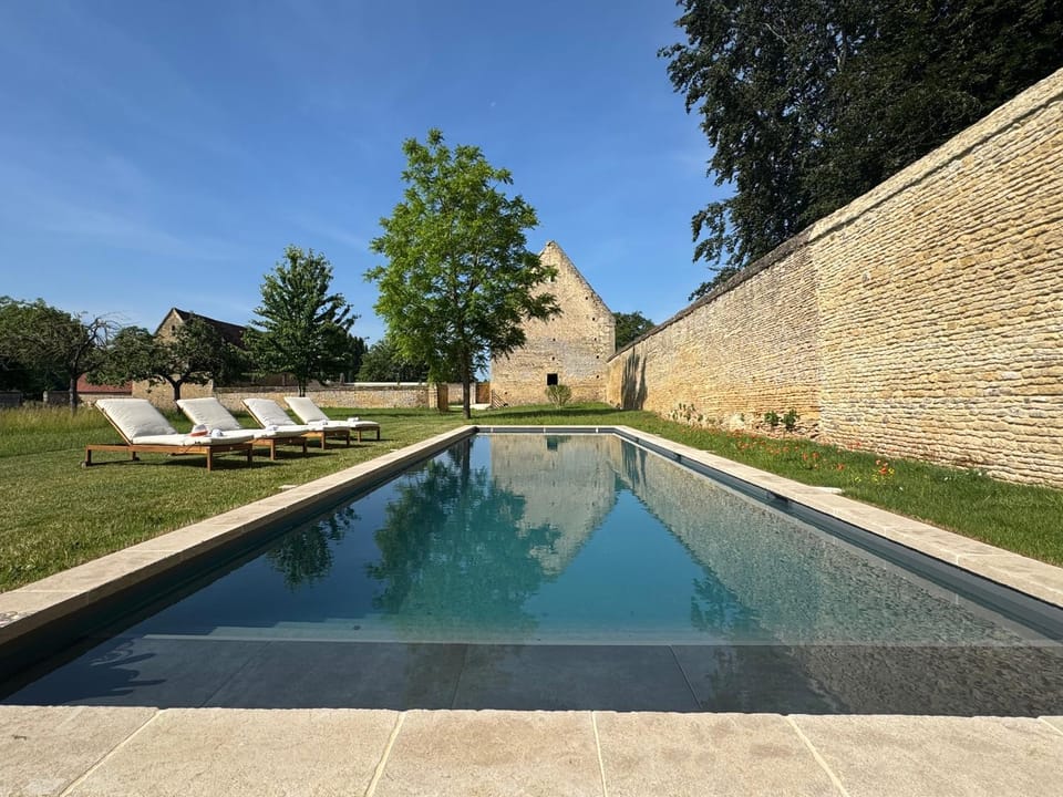 Swimming pool, sunbed