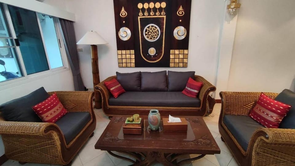 Living room, Seating area