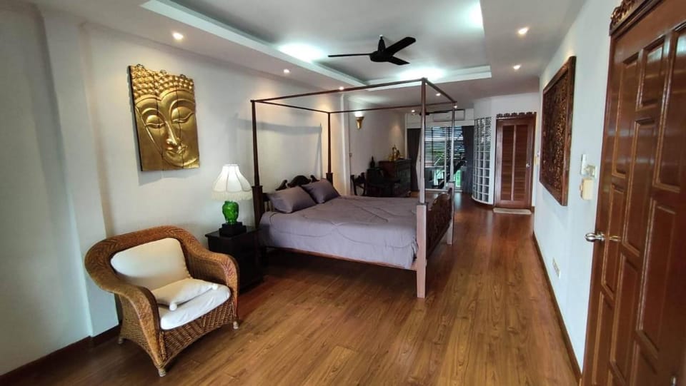 Bed, Photo of the whole room, Bedroom, air conditioner