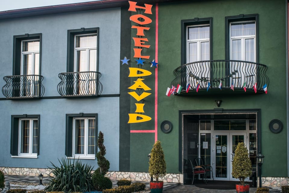 Facade/entrance