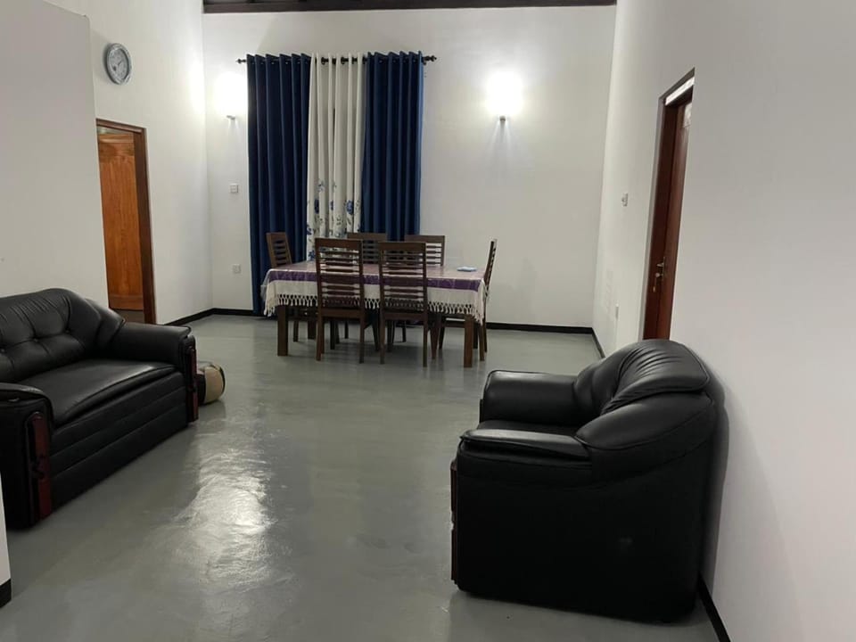 Living room, Seating area, Dinner