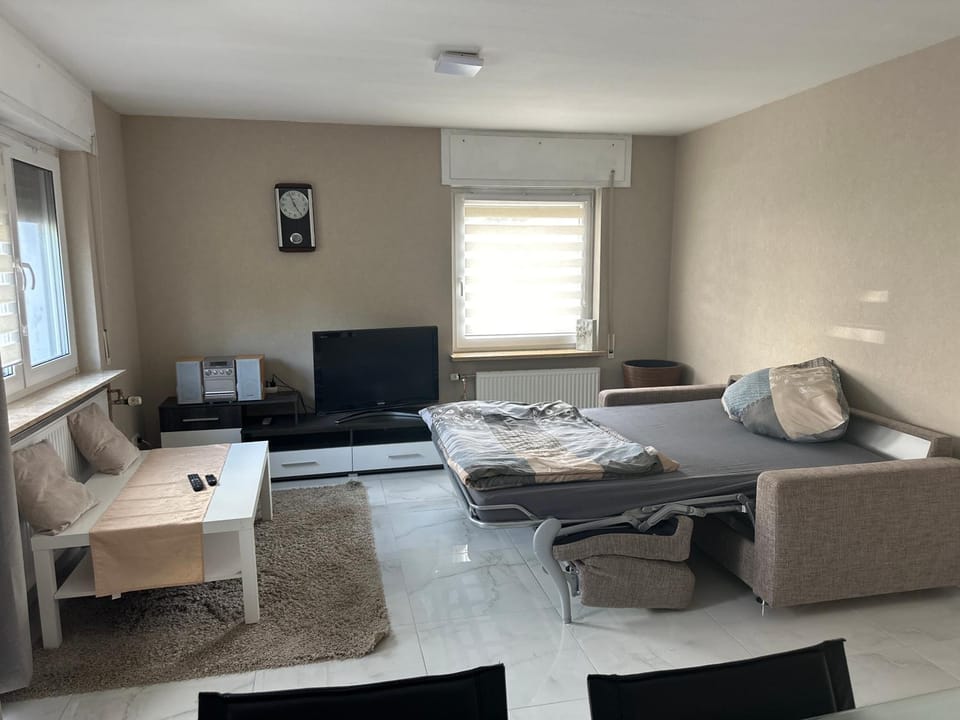 Communal lounge/ TV room, Bed, TV and multimedia, Living room, Photo of the whole room, Seating area, Bedroom