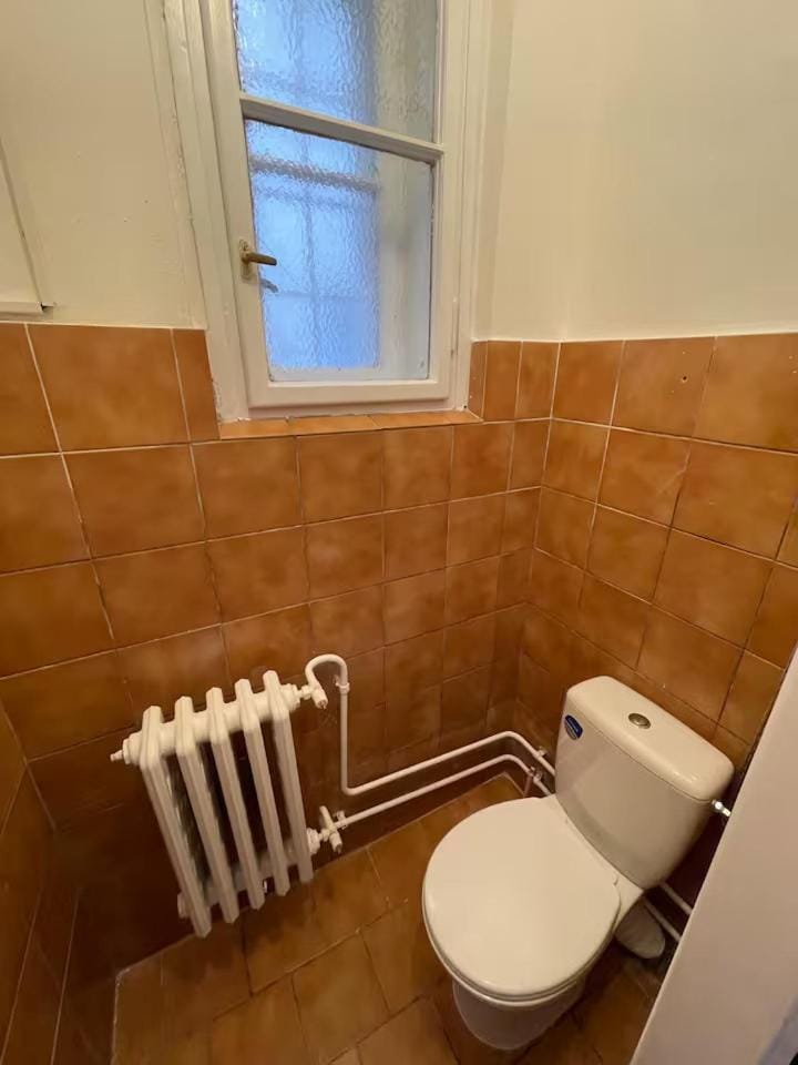Private Room With Free Parking Next to Railway Station Bed and Breakfast in Prague