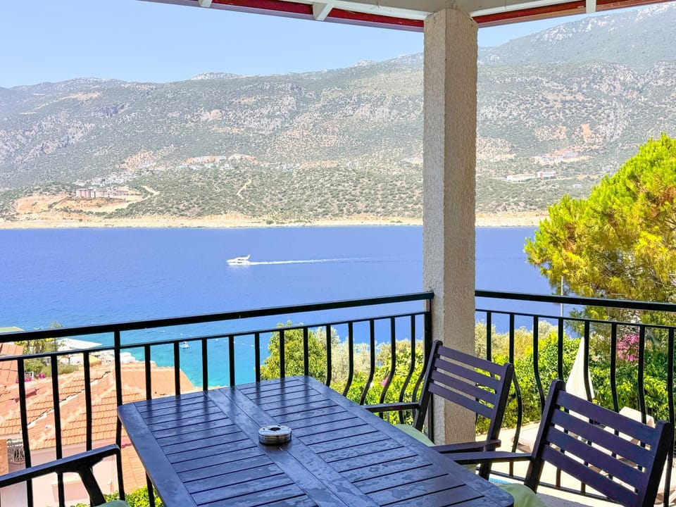 View (from property/room), Balcony/Terrace, Sea view