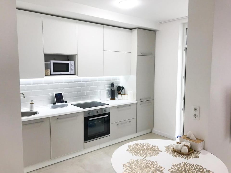 Шикарні апартаменти м Мінська 10 хв пішки, 3 поверх, Богатирська 6А Apartment in Kiev City - Kyiv