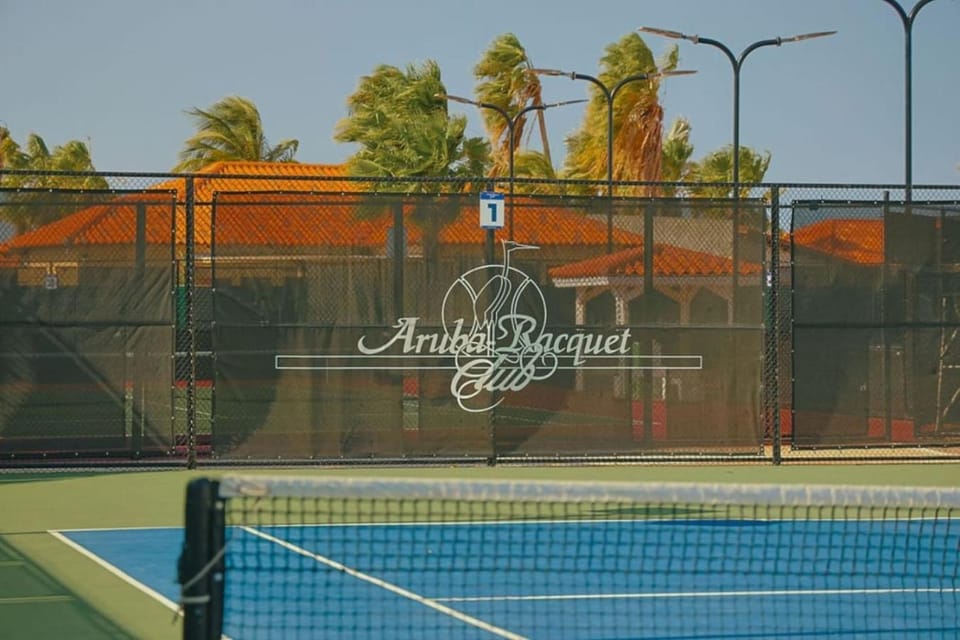 Day, Tennis court