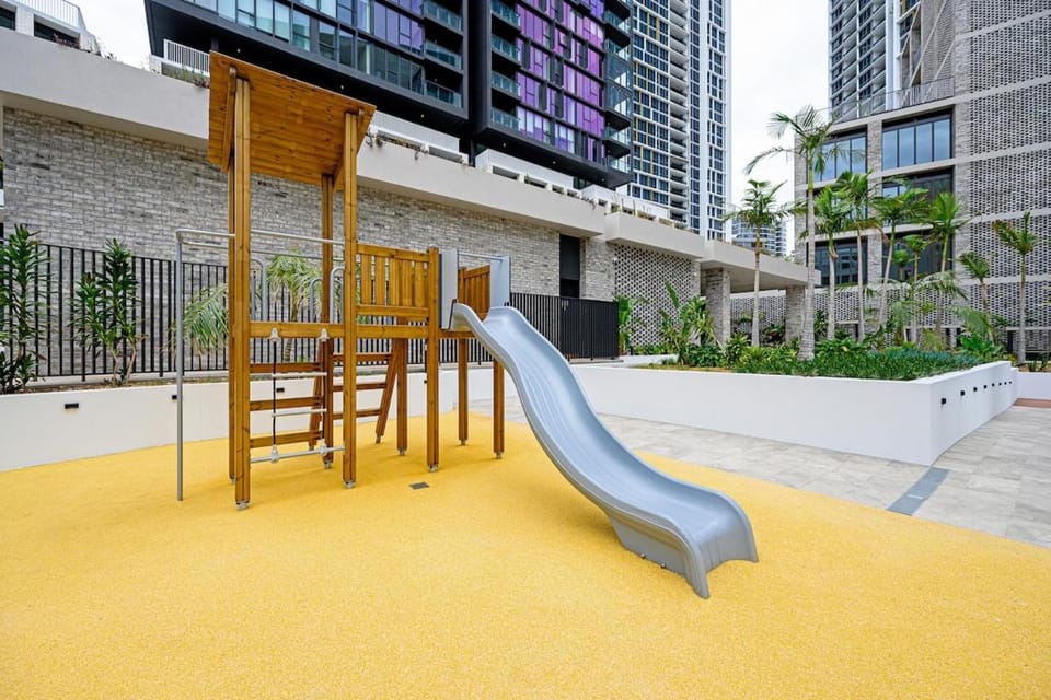 Olympic Park 1Br modern apt near train shops with pool Apartment in Lidcombe