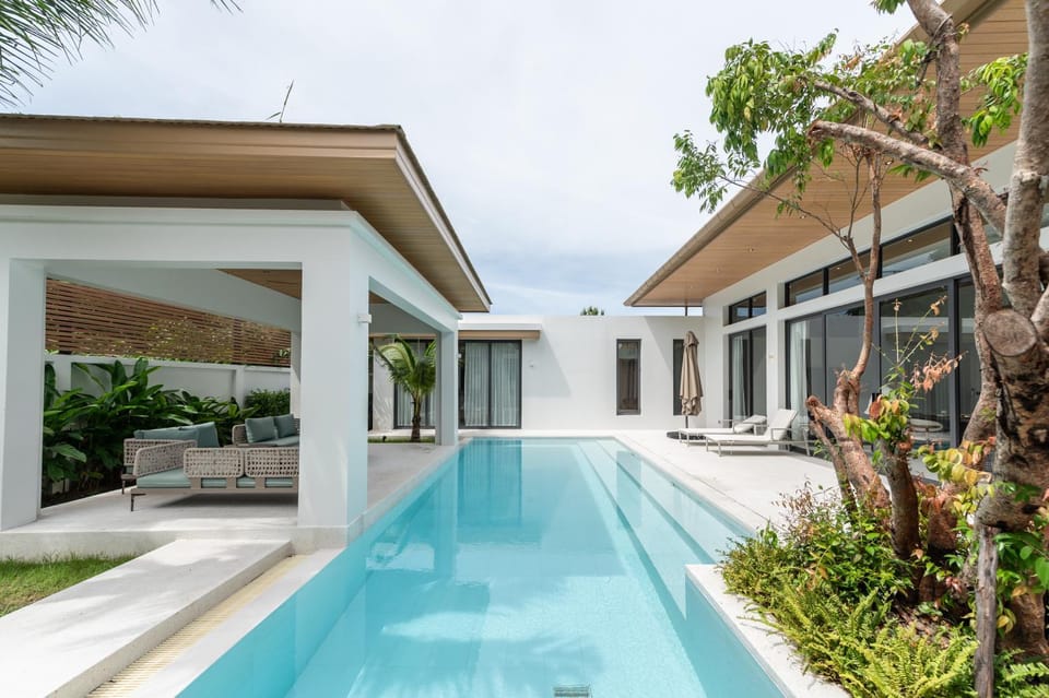 Property building, Day, Garden, Garden view, Pool view, Swimming pool, Swimming pool, sunbed