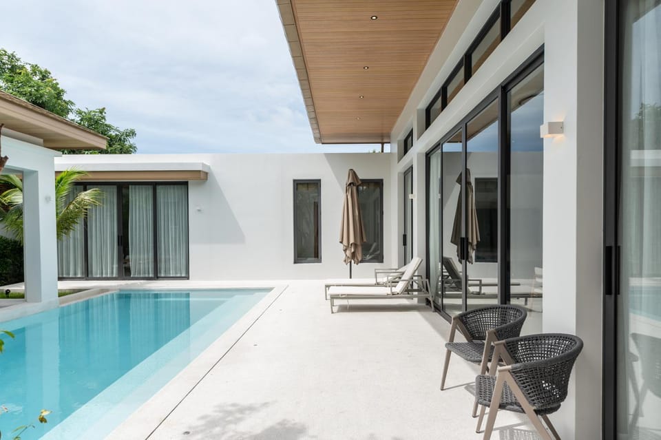 Day, Pool view, Swimming pool, sunbed