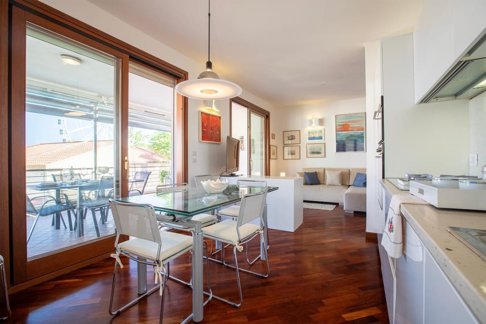 Kitchen or kitchenette, Living room, Dining area