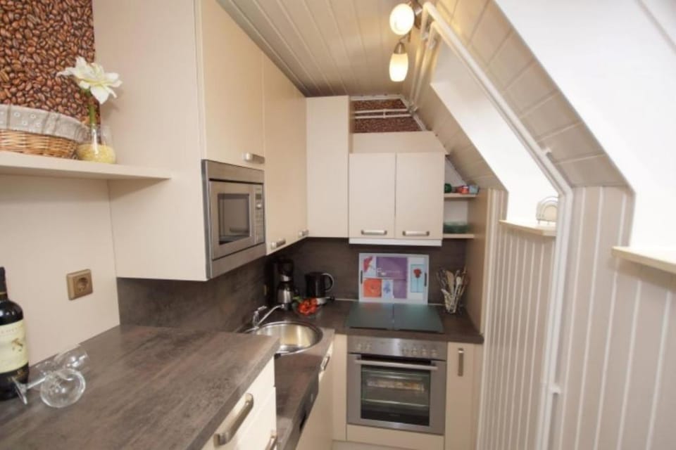 6 Personen Ferienhaus mit 4 Schlafzimmern auf drei Etagen mit Blick auf den Weltschiffahrtsweg in Otterndorf House in Otterndorf